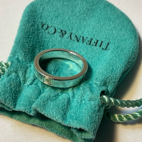 RARE Tiffany & Co. Roman Numeral Atlas Narrow Band Ring Size 5 - Picture 2 of 9